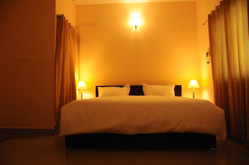 Jyothi Suites Tiruchirappalli Buitenkant foto