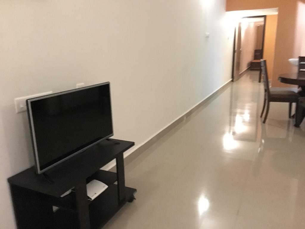Jyothi Suites Tiruchirappalli Buitenkant foto