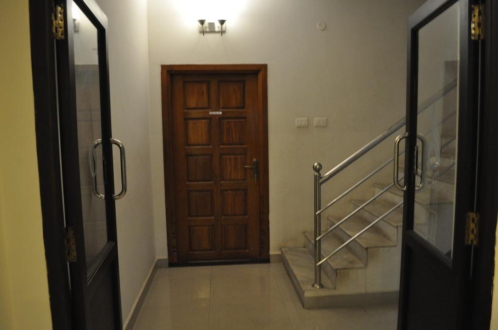 Jyothi Suites Tiruchirappalli Buitenkant foto