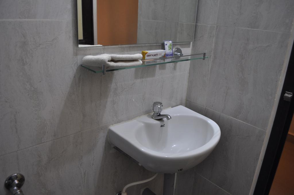 Jyothi Suites Tiruchirappalli Buitenkant foto
