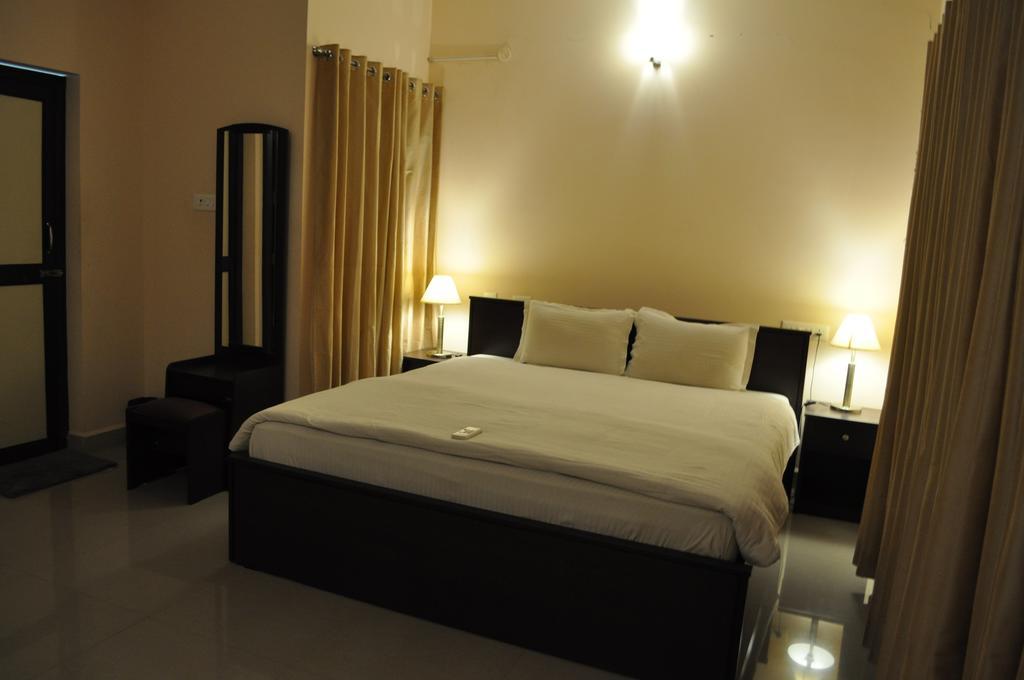 Jyothi Suites Tiruchirappalli Buitenkant foto