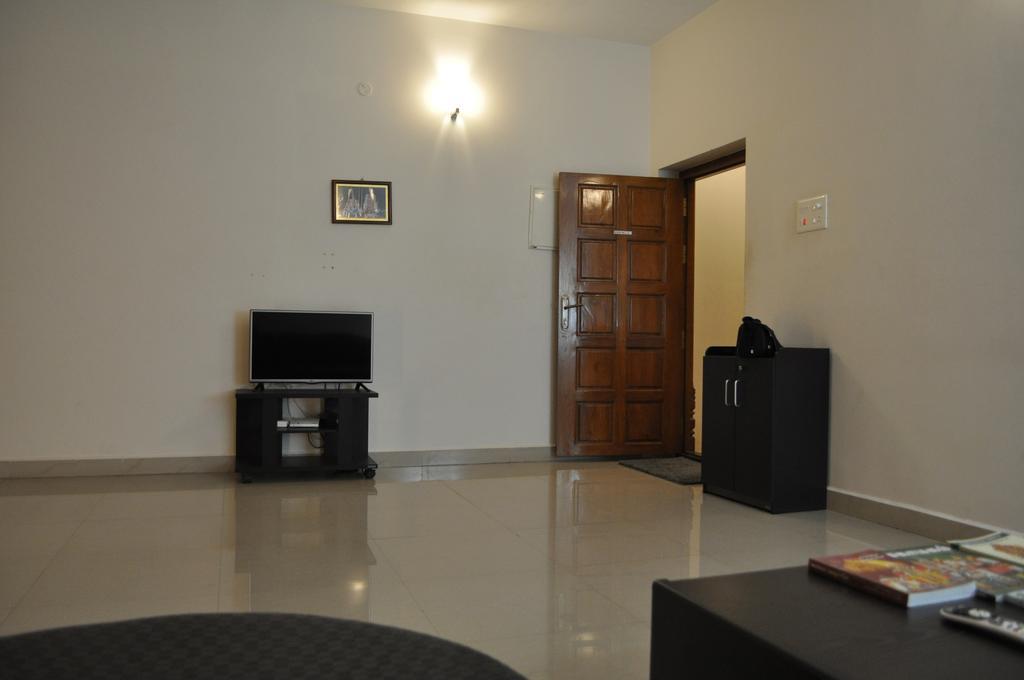 Jyothi Suites Tiruchirappalli Buitenkant foto