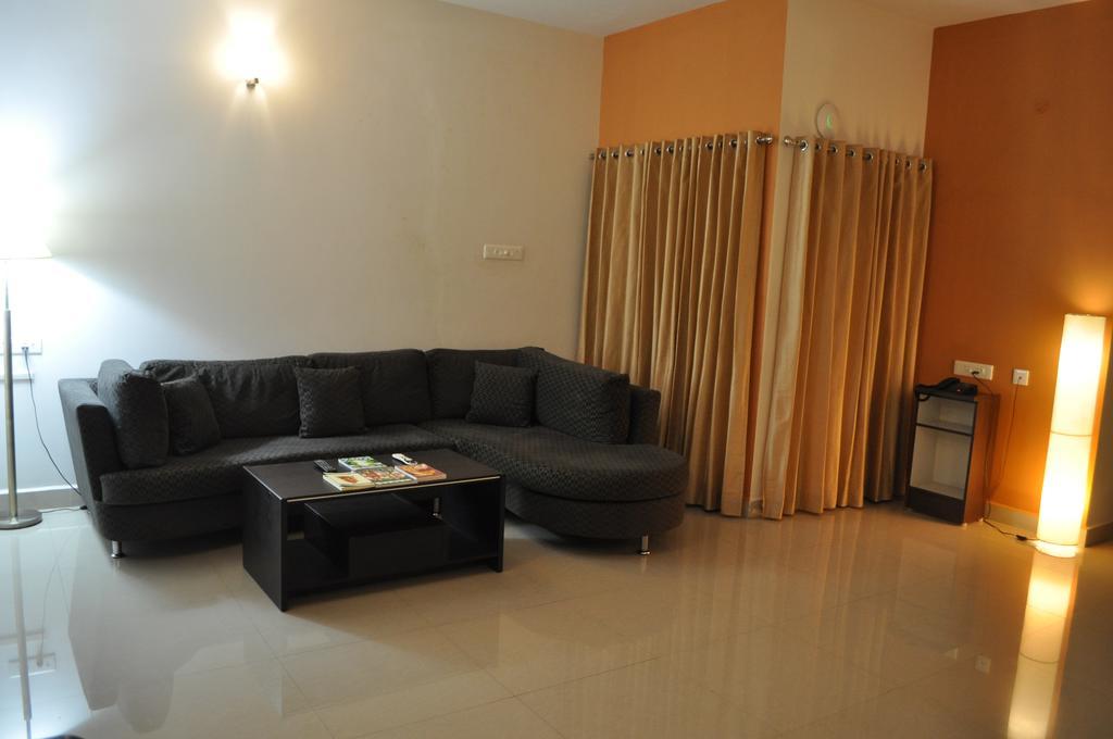 Jyothi Suites Tiruchirappalli Buitenkant foto