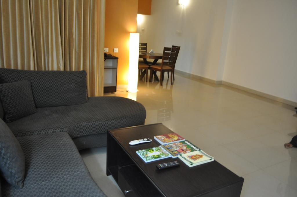 Jyothi Suites Tiruchirappalli Buitenkant foto