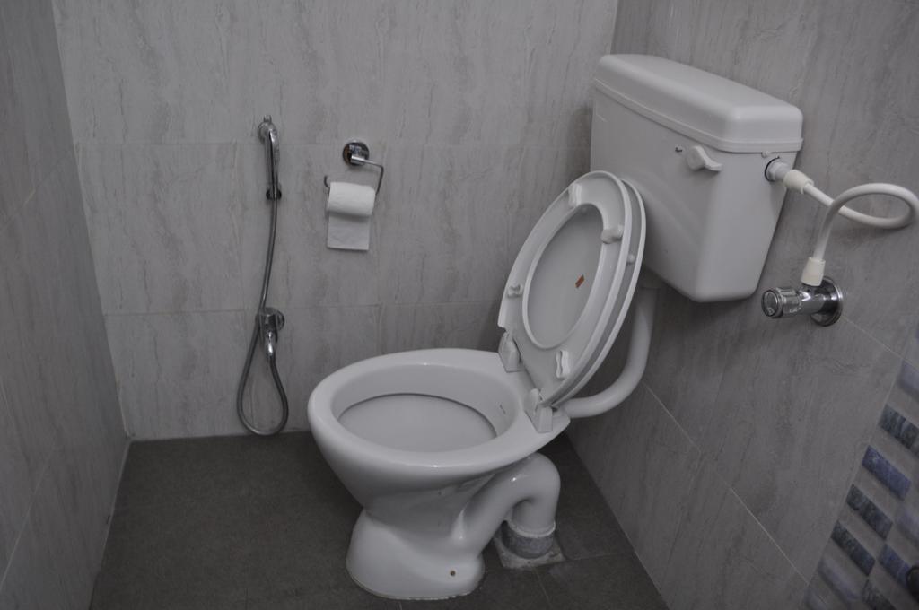 Jyothi Suites Tiruchirappalli Buitenkant foto