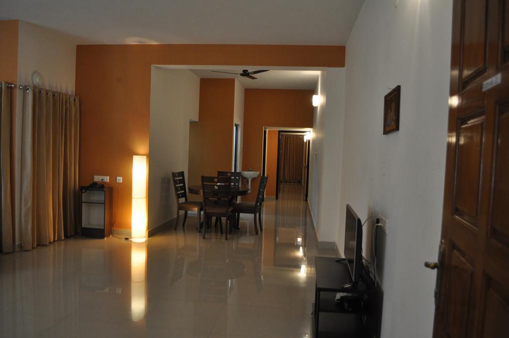 Jyothi Suites Tiruchirappalli Buitenkant foto